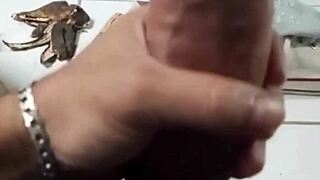 meu cacet�o louco para cuspir leite no gym
