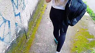 Married man gave schoolgirl 18+ a hickback and fucked her in car