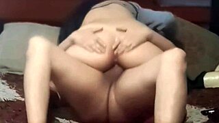 Colegiala traviesa pide leche adentro