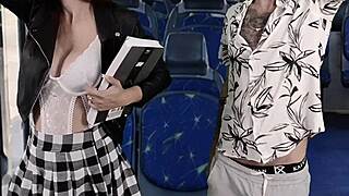 estudante de faculdade sendo encoxada por estranho no onibus