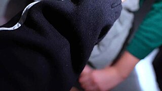 Video casero en el cuarto de colegiala