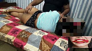 Teen figa tradisce fidanzato sul tavolo massaggi!