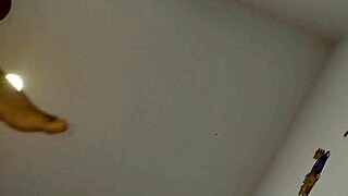 Mokré a špinavé foukání mladému 18+ studentovi po hodinách matematiky, třesu tlustým zadkem na jeho velkém ptáku 🍑