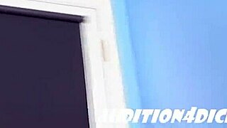 jeg kan ikke holde op med at tænke på den blonde teen 18+ der suger på skrivebordet