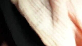 היי, למה הבחורה המוסלמית הזאת מצצת זין כל כך טוב? תגיד לי!