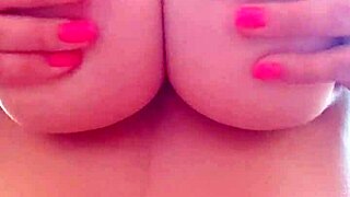 Modella Barbie tette depravedminx cavalca e squirt in pubblico masturbazione