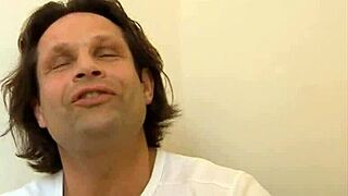 Glupa njemačka žena pokušava prvi amaterski casting. Njene velike prirodne sise kradu show.