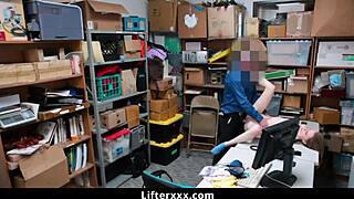 Блондинка млада 18+ Катарина хваната да краде в магазина, ебана от охранител след напрегнат разговор - lifterxxx. виж скритата камера!