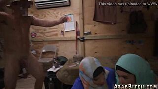 Dve tínedžerky experimentujú s operáciou pičky