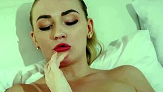 Wow! Strakke Tsjechische Jenny gaat wild voor harde lul