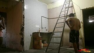 Oče noče plačati za sobo, sin ponudi rit bravarju