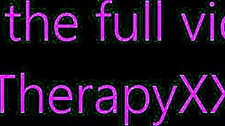 أخت زوجة صغيرة عربيلا روز تشارك السرير في العطلة. أليكس آدامز ينضم للعمل الشديد