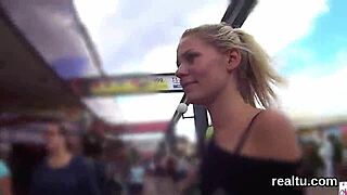 Hey, willst du diese atemberaubende tschechische Teenie 18+ in POV ficken sehen?