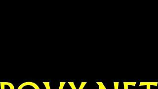 Jennifer White succhia cazzo in POV