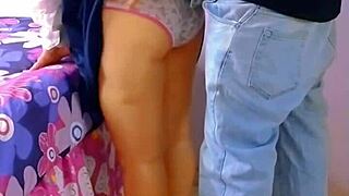 Remaja Latina Memohon Profesor Hindari Anal di Rumah