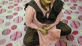 18岁大学生操穿制服的继兄，印地语配音