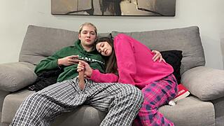 אח חורג, תפסתי אותך מתאונן לפורנו לידי, אז נתתי לך יד במקום לקרוא.