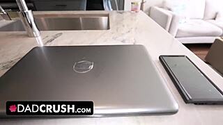 Kalau step-mommy gagal, memek ku nyelamatin