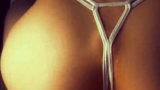 Ei, magrela, como você aguenta gozada dupla na buceta e no cu?