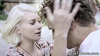 Babe dan milf tahan kongkek pepek kasar dalam drama keluarga sengit.