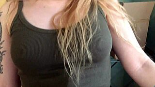 Bella Murr in Gina Gerson se igrajo doma. Kaj sledi?