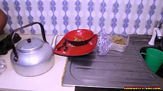 Remaja Latina Nakal 18+ Masturbasi Dildo di Lingerie