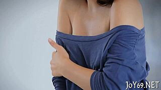 Jovenzinha Carinhosa Esfrega Buceta Molhada