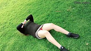 Ugh, minha cunhada latina safada me arrasta ao parque para filmar suas calcinhas e buceta, tentando me provocar, parte1 toda vermelha