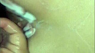 Storslået moden latina med stor røv og kæmpe patter bøjer sig for vild doggystyle legetøjsleg i fetish scene