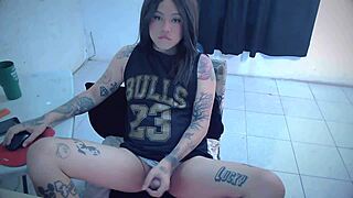 Kimberlygati2가 웹캠에서 거대한 자지 자위해. 2023년 5월 7일 스트림 파트 1, 거칠어!