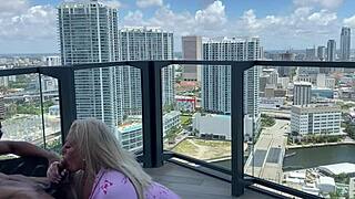 Lil D Neukt Stiefmoeder Op Miami Balkon Voorovergebogen Pt 2