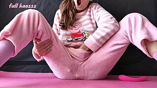 Gledam suho bejbo ki si drka pičko do curenja