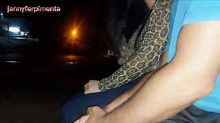 Aku nekat flash kontol ke brunette muda 18+ nunggu bus di jalan