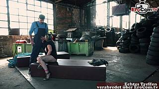 ¡Joder! MILF amateur alemana curvilínea se hace gangbang!