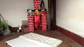 Bersih rumah sorang-sorang, abang tiri aku dan aku mula kongkek di katil