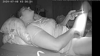 Wow! Velikoprsna kuja snema za punco, ujeta na skriti kameri!