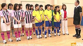 日本女团穿可爱服装听从教练指令进行火辣团体性爱课程