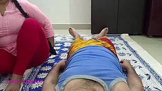 इंडियन प्रिया पापा पर पेशाब करती हिंदी में