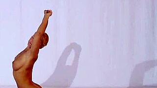 Hej, podívej se na andreykinu, jak ničí gymnastiku pro flexyteen 18+, tak horká! 🔥