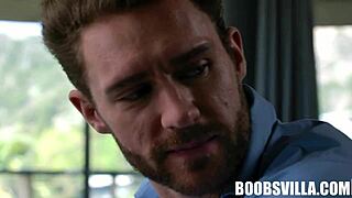 oye, ¿quieres ver a sofi ryan provocando y mostrando su gran culo?