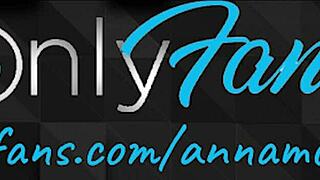 Άννα Μόουλ δείχνει κοντινά παιχνίδι με πούτσα σε μοναχική δράση