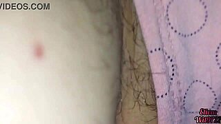 Yo, abang tiri dan adik tiri kongkek bawah cadar semasa keluarga keluar