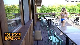 Les salopes jeunes Tiffany Tatum, Mona Blue, Marilyn Sugar déchirent mon plan à quatre