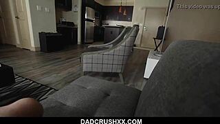 Teenka šuká nevlastního táta za prachy na nákupy