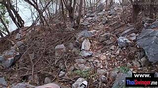 在隐秘热带海滩上和泰国18+女友感觉如此活力四射。无法抗拒她的魅力！