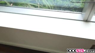 Hej, moje nevlastní sestra je úplně připravená na to, nemůžu se dočkat toho velkého kokota v akci! 🔥