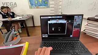 我教娇小18+学生激烈干炮的艺术。她每秒都爱