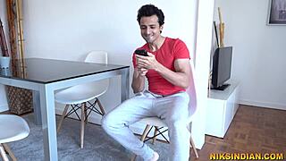 वाह, रजिया भाभी नेबर सुरज के मोटे लंड को चाहती है और और के लिए वापस आती है!