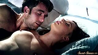 Adolescentă drăguță 18+ futută tare după preludiu de fratele vitreg în roleplay