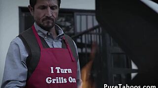 Nastolatka z trójki piękność dostaje cipkę mocno rżniętą